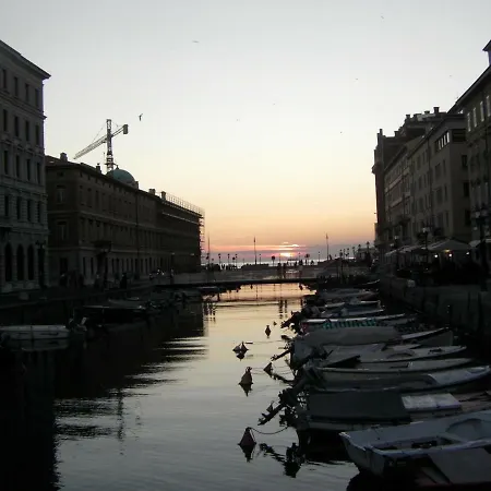 Happy Holidays Welcome Apartment