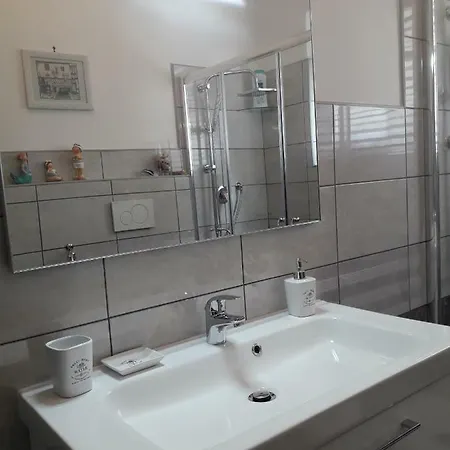 Happy Holidays Welcome Apartment *